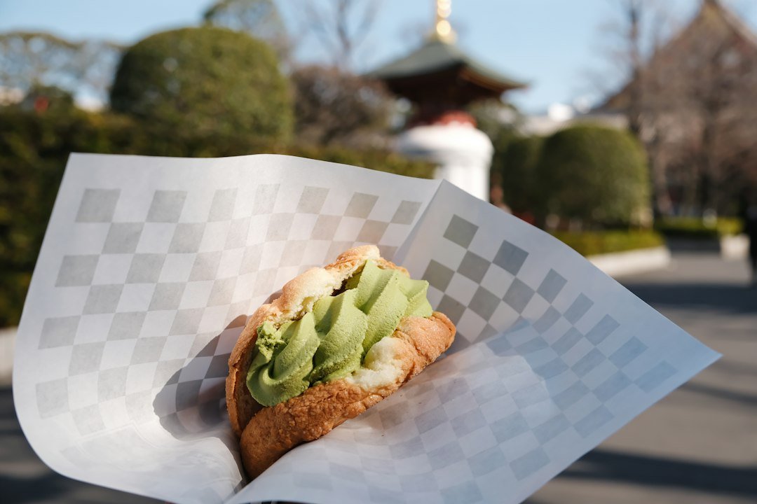 Tokyo Asakusa'da matcha dondurmalı melonpan