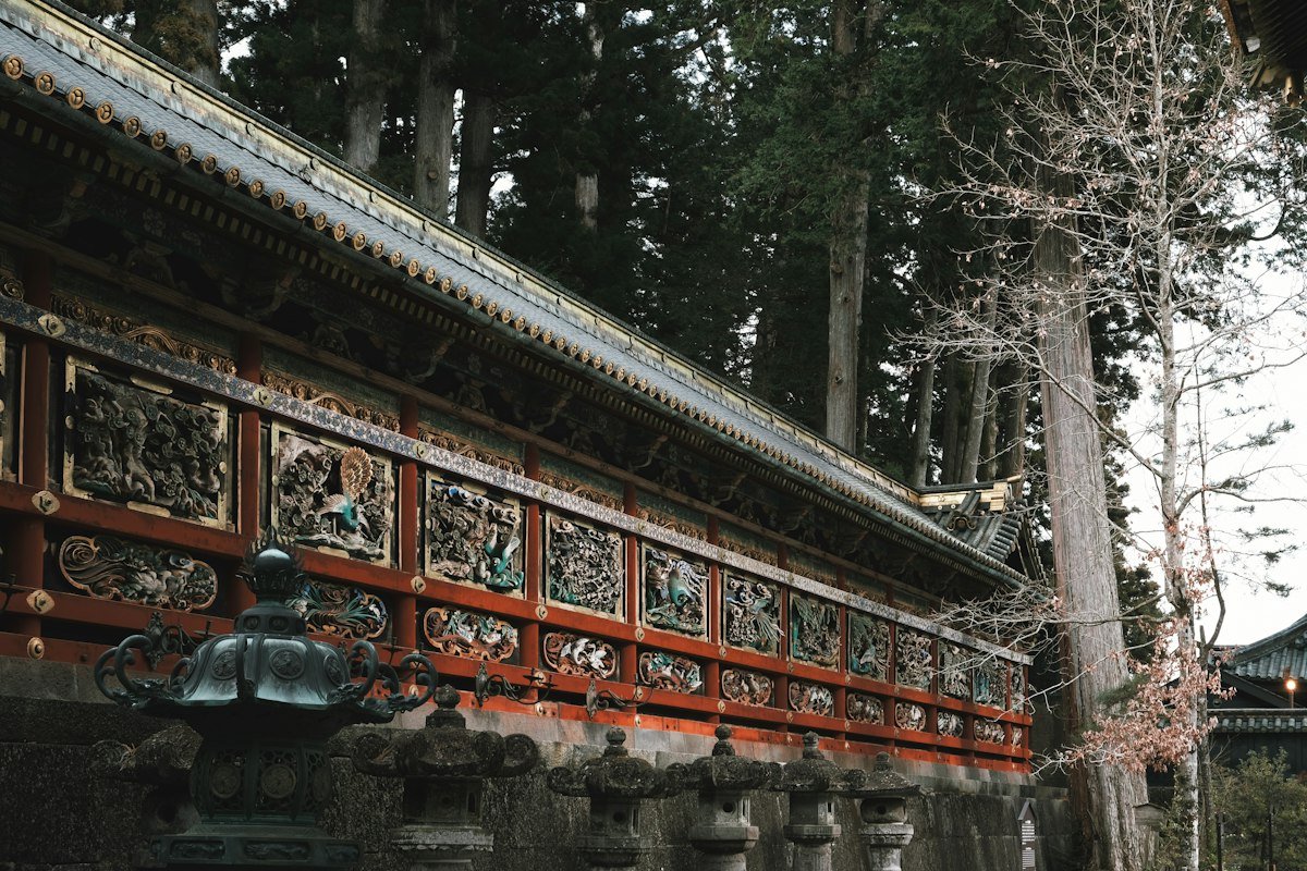 Nikko Toshogu Tapınağı'nın oymalı ve işlemeli duvarı