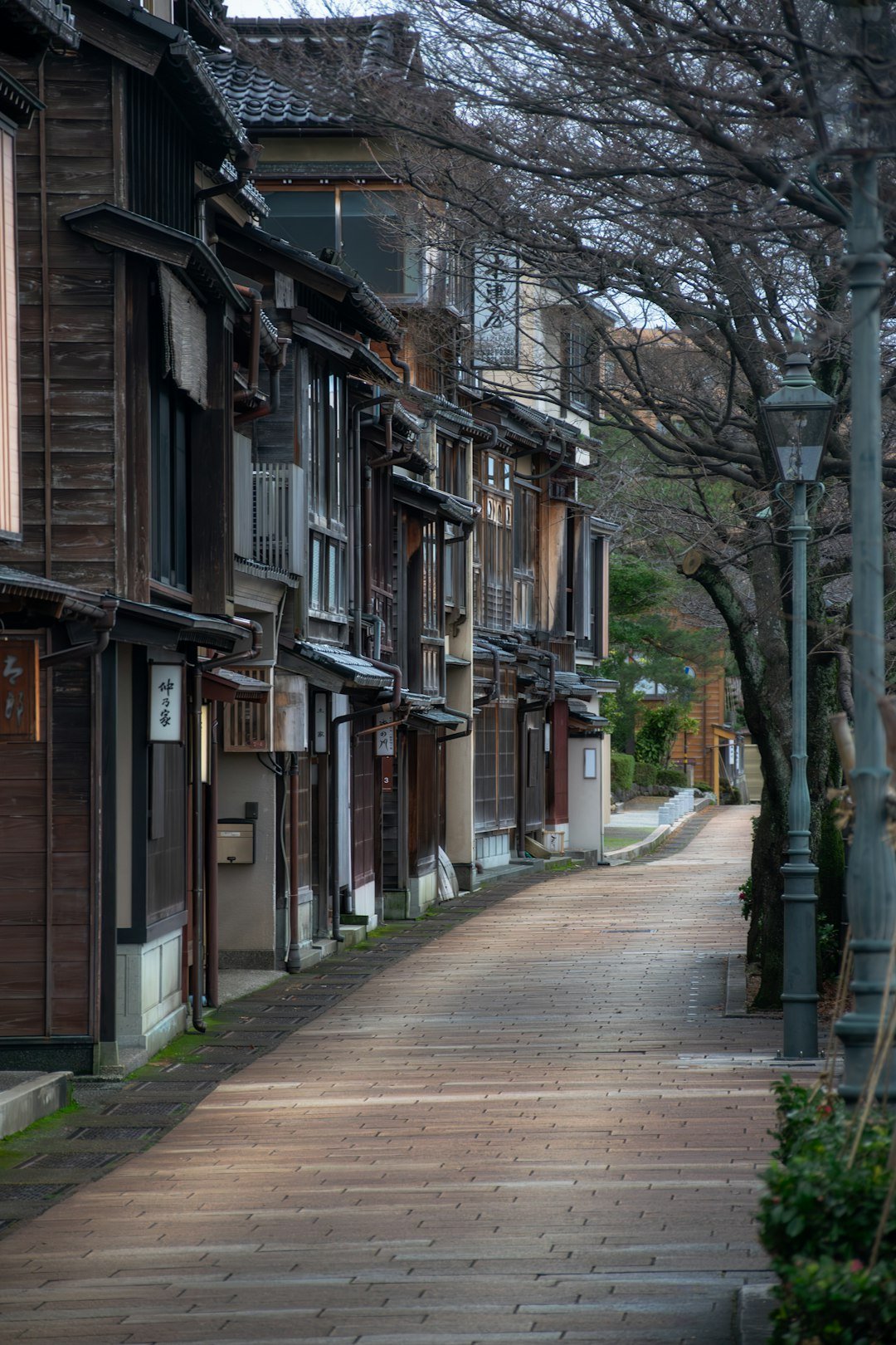 Kanazawa Higashi Chaya'da ahşap çay evleri sokağı