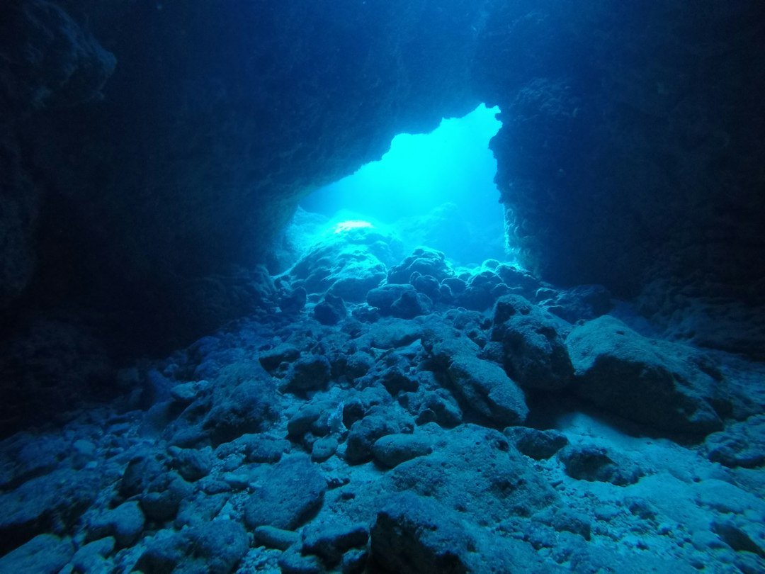 Miyakojima'da su altı mağarası, dalış noktası