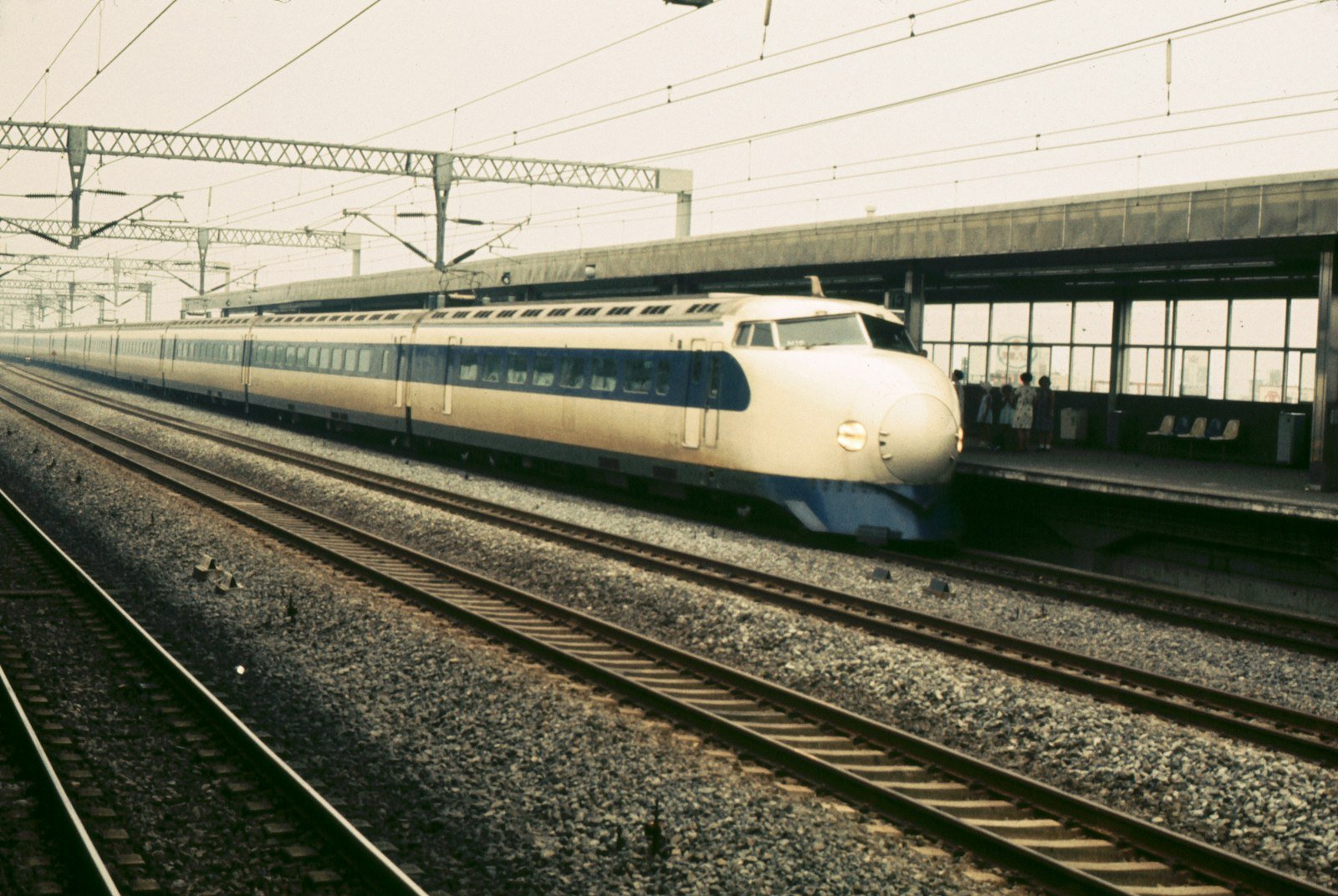 Shinkansen Odawara istasyonunda