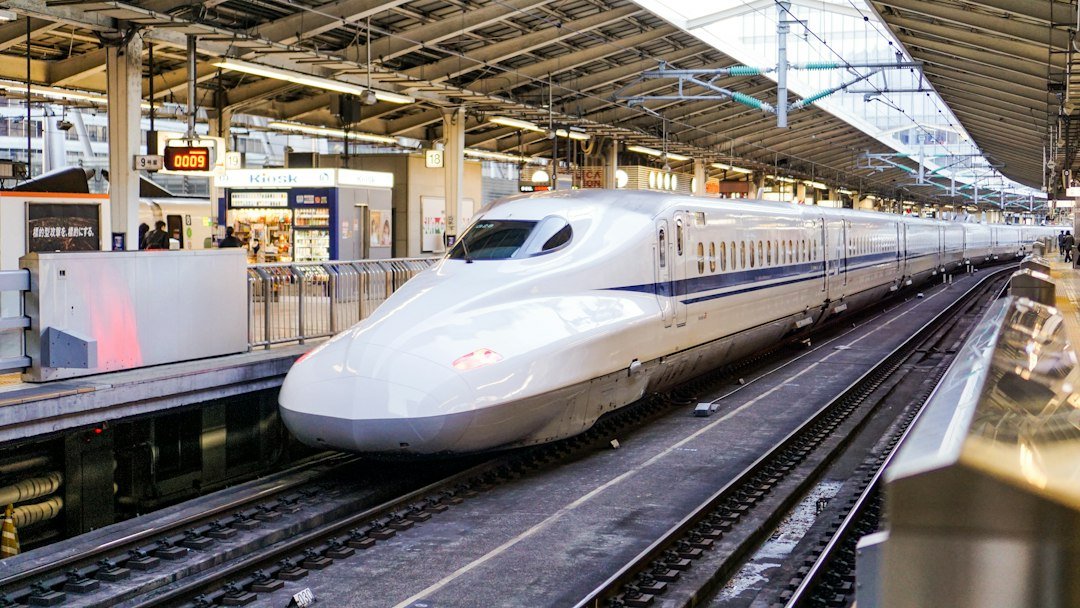 Tokyo istasyonunda Shinkansen treni