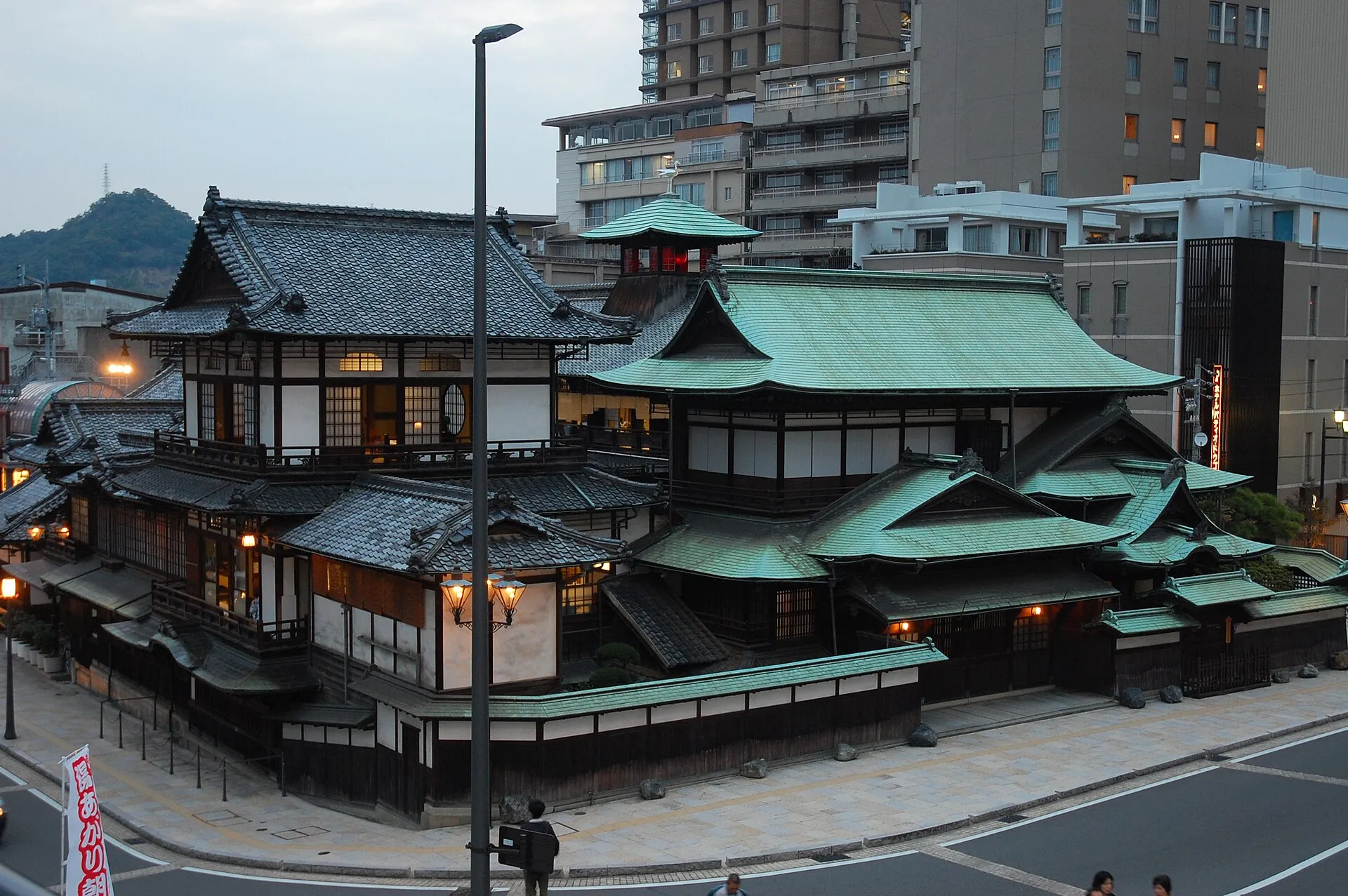 Matsuyama'daki tarihi Dogo Onsen Honkan binası