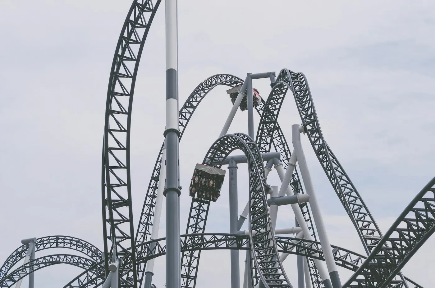 Fuji-Q Highland'da çelik hız treni rayları
