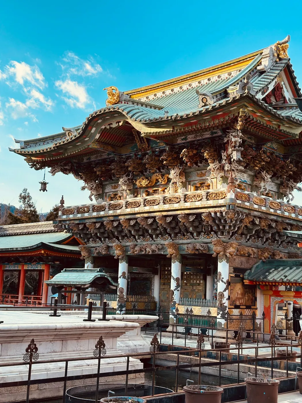 Kosan-ji'nin süslü Yomeimon kopyası kapısı