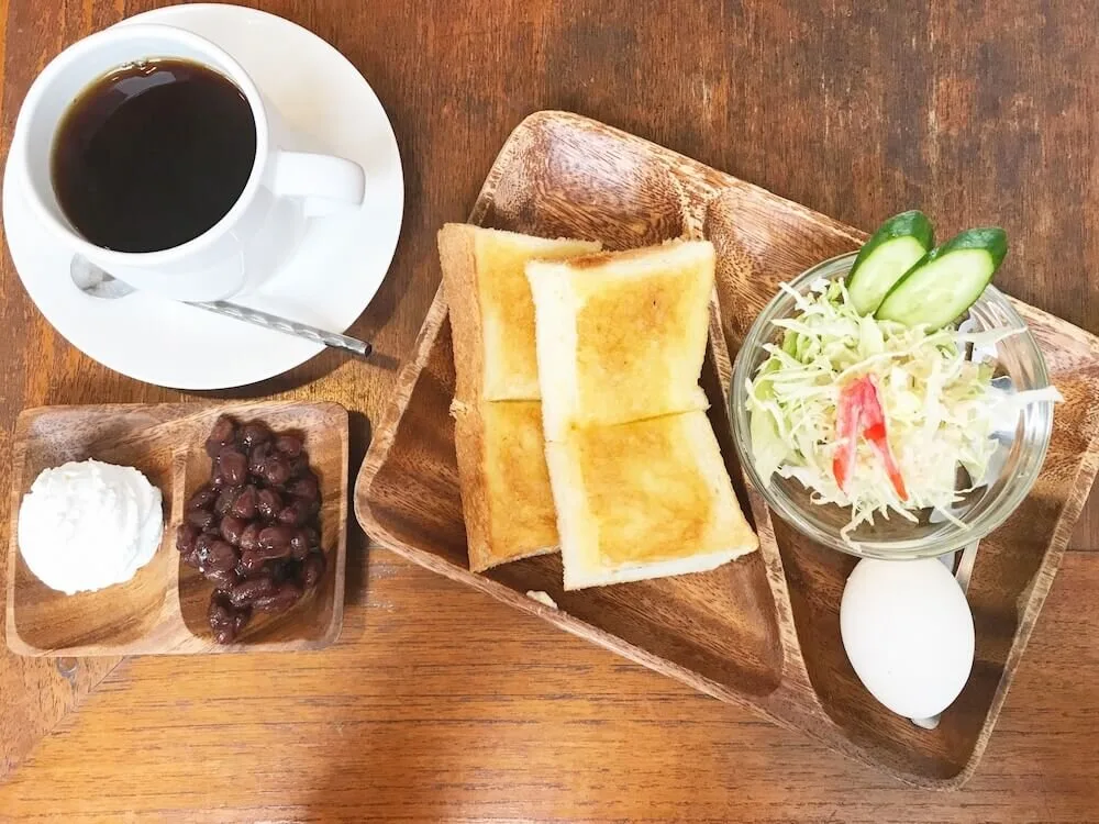 Kahve, tost ve yumurtadan oluşan morning service