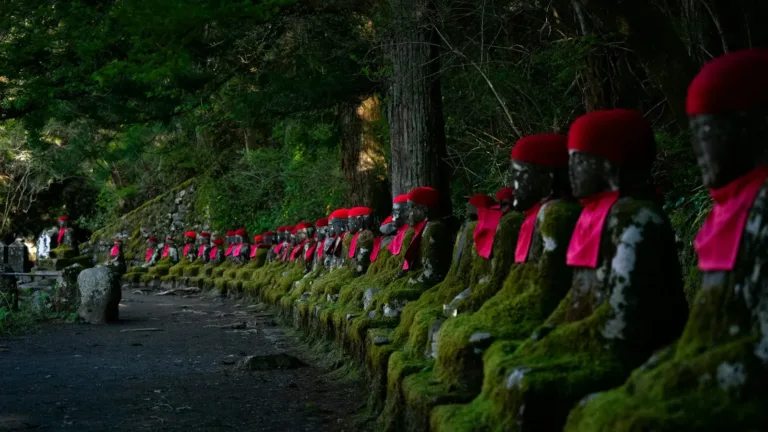 Kanmangafuchi Uçurumu