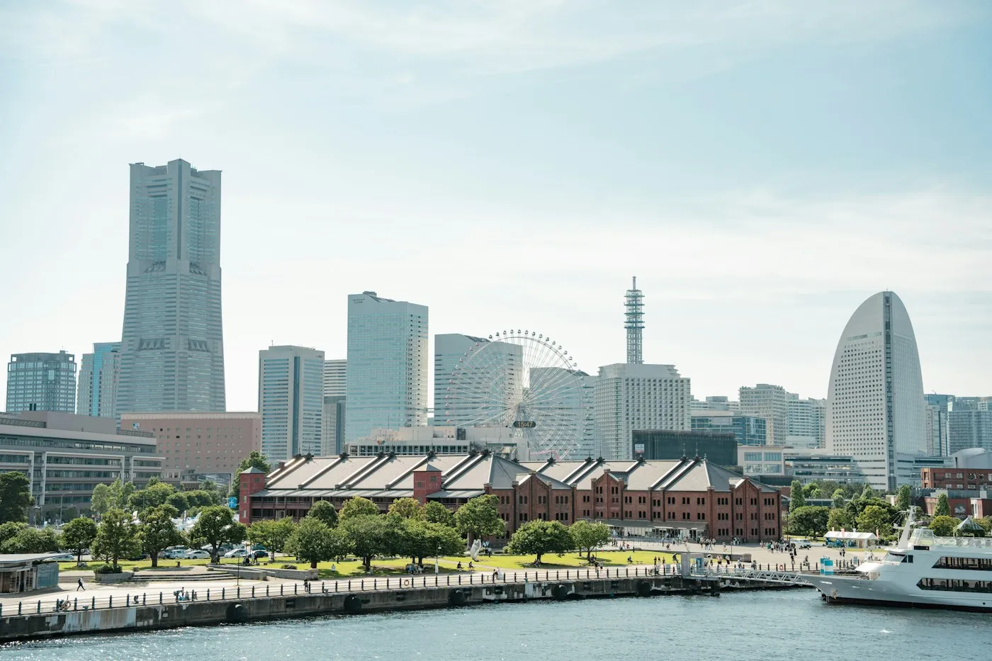 Liman ve Minato Mirai silueti