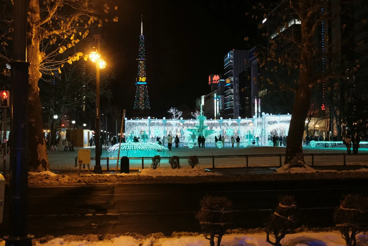 Gece Odori Parkı'nda ışıklı buz heykelleri