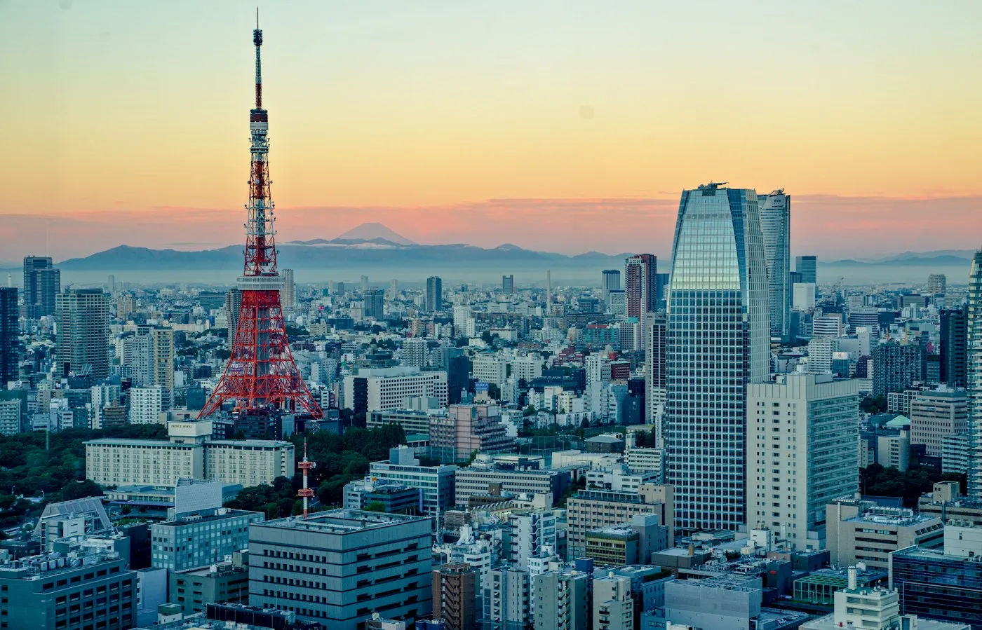 Gün batımında Tokyo ufku